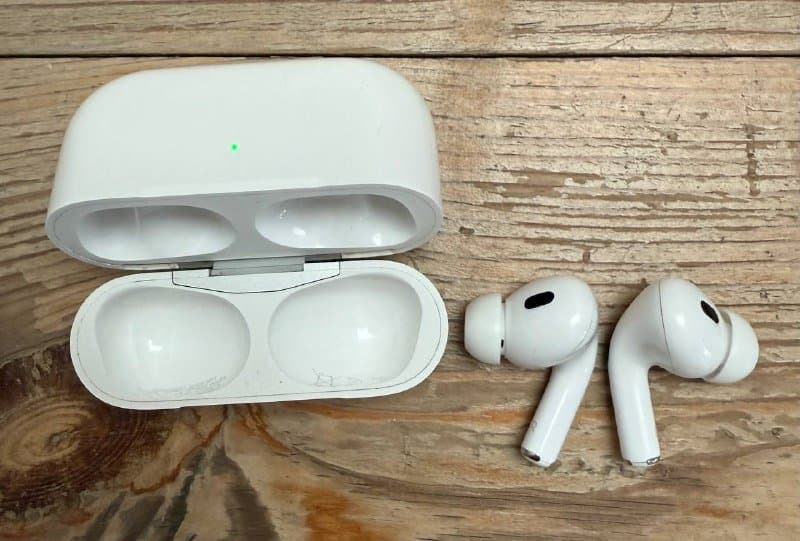 Apple AirPods Pro 2, JBL Charge 5 колонка 2