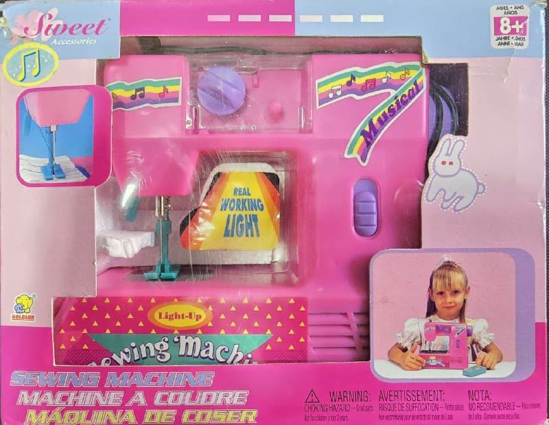 Машинки Hot Wheels, пупс с одеждой, швейная машинка, чайный сервиз 3