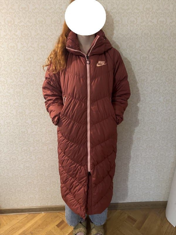 Пальто-пуховик женское с капюшоном Nike бордовое