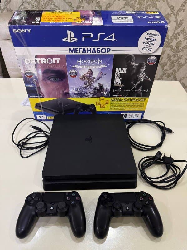 Playstation 4 Slim 1 TB, 2 джойстика, игра FIFA 19
