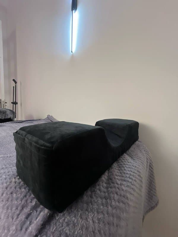 Подушка, фен для сушки ресниц, лэшбокс, пинцеты, гель, палетки и бокс для палеток