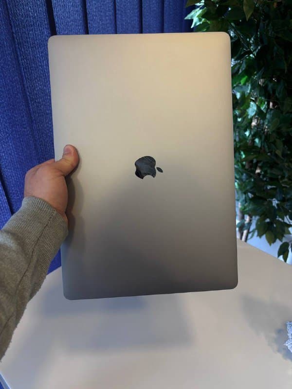 Macbook Pro 2019 i9 32GB 1TB SSD 5