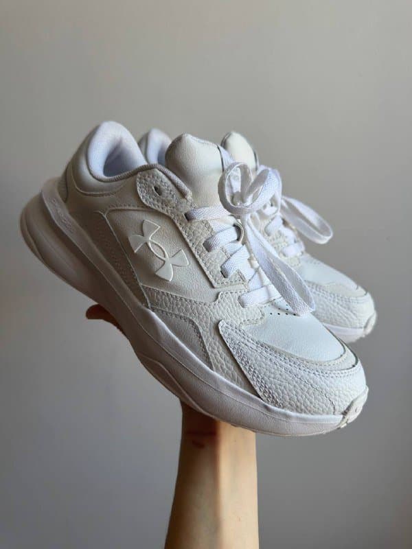 кроссовки Under Armour Edge Leather, ботинки Merrell Accentor 2 Vent Mid Waterproof