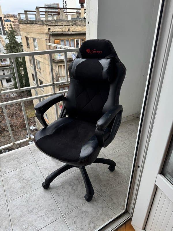 Игровое компьютерное кресло Genesis 1