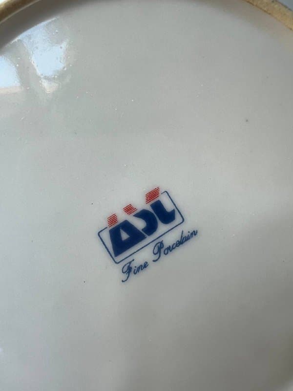 Столовые тарелки 6 шт большие, маленькие 2