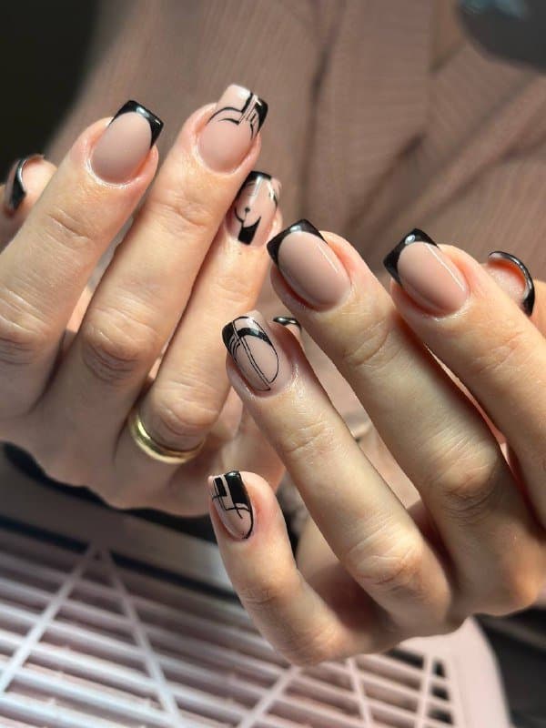 Маникюр, шеллак с дизайном и укреплением