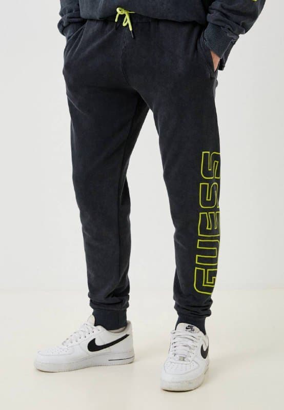 спортивные брюки мужские Guess, велосипедки Nike, футболка vanquish 2