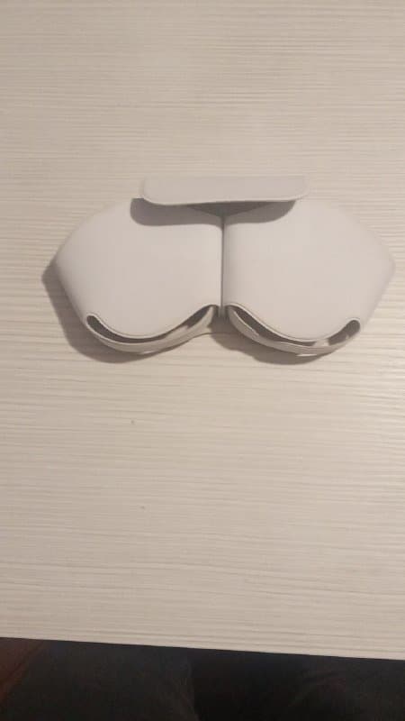 Чехол от наушников Apple