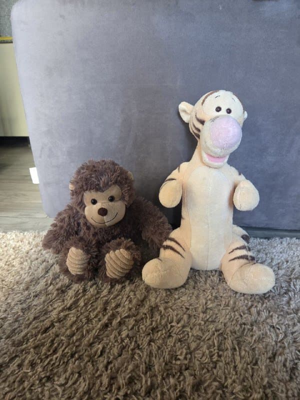 Плюшевая обезьяна, плюшевый тигр