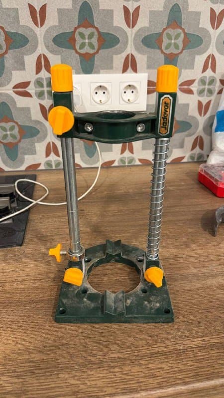 Дрель Ineco и вертикальная стойка для дрели