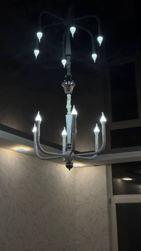 Люстра большая, люстры меньшие