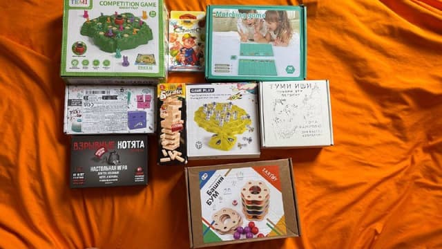 настольные игры, пазлы, чехлы, одежда, бижутерия