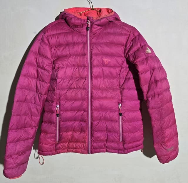 Пуховик Tenson, толстовка Snikers