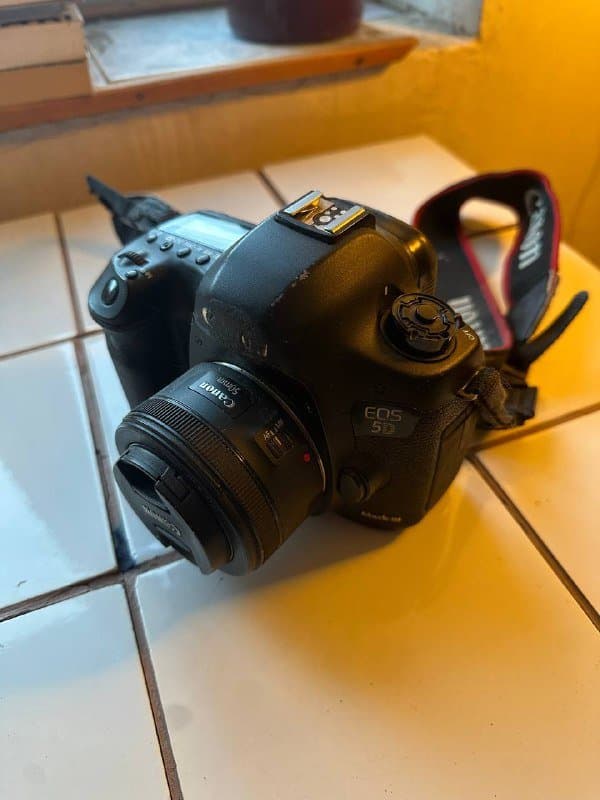 Canon 5D Mark III, объектив 50мм f1.8, аккумулятор, сумка