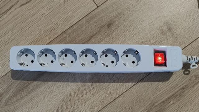 Сетевой фильтр удлинитель ЭРА 1,5 метра 6 розеток