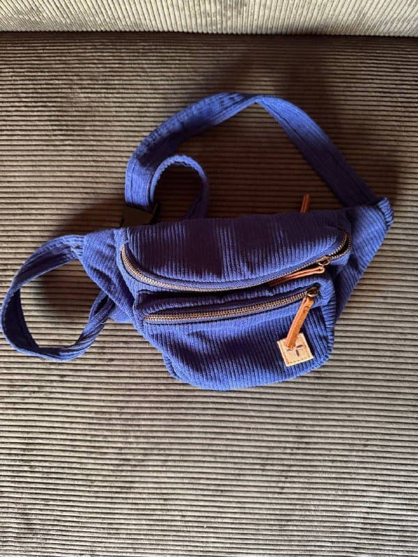 Поясная сумка из вельвета синяя