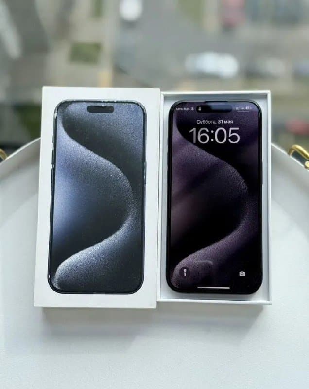 iPhone 15 Pro 256 ГБ с чехлами