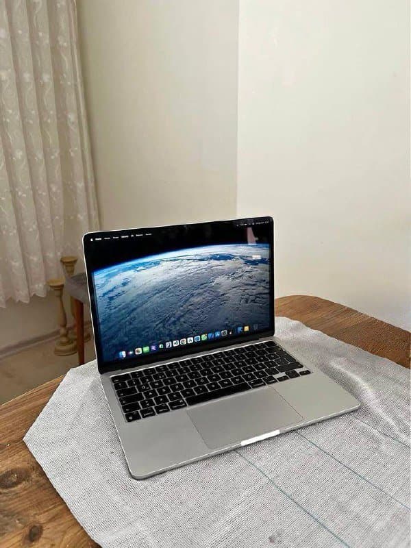 Macbook Air M2 2022 8ГБ RAM 256 SSD