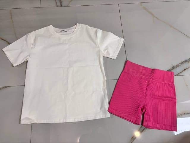 женская одежда: футболки, топики, штаны, шорты, пижамные шорты