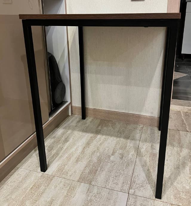 Стол рабочий для учебы 60х60 см