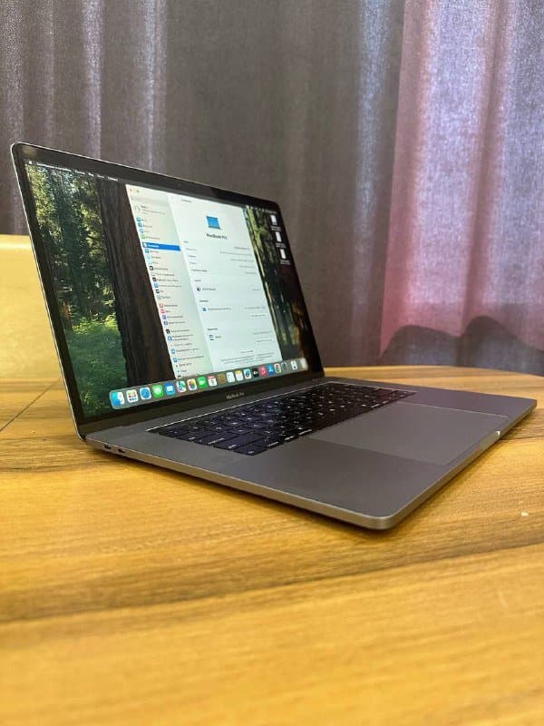 MacBook Pro 15 2018 i9 32GB 1TB RX 560X 2