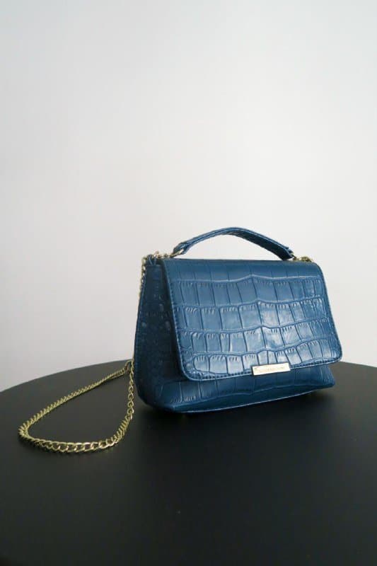 Темно-бирюзовая кожаная сумка кроссбоди с тиснением под крокодила