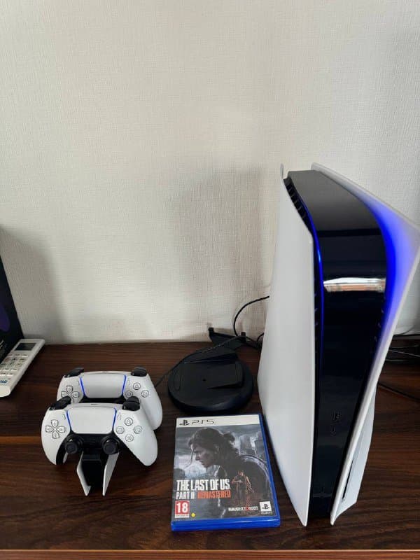Игровая приставка PlayStation 5, 825 GB, диск, 2 контроллера, зарядная станция