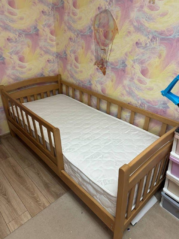 Деревянная кровать 90x200 без матраса