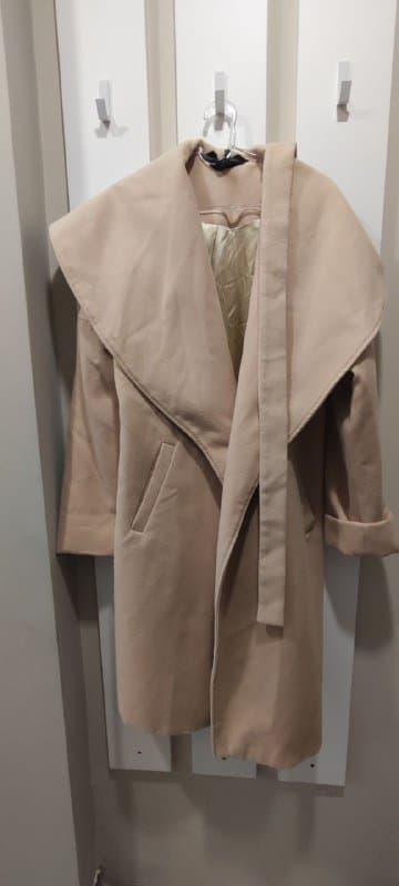 Пальто бежевого цвета размер M-L