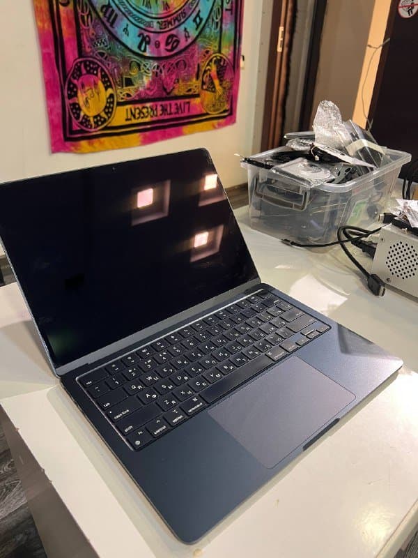 MacBook Air 13 M3 2024 16/512 gb 1