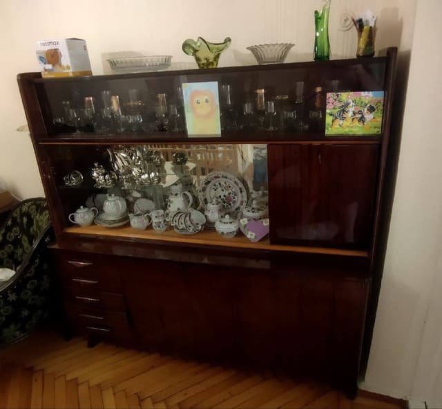 Советская полированная стенка шкаф для посуды с ящиками