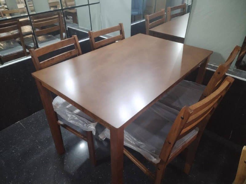 Обеденный стол с четырьмя стульями комплект 1