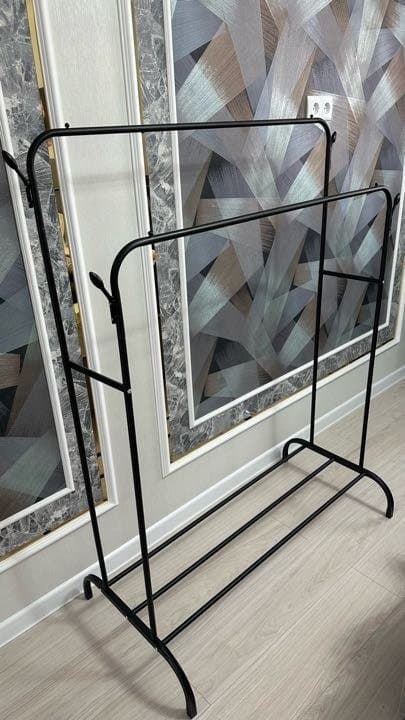 Напольная металлическая вешалка