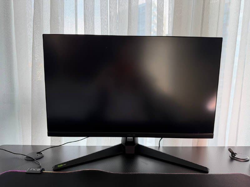 Геймерский стол, геймерский стул, монитор ASUS, подставка с вентилятором, вентилятор, светодиодная лампа, коврик с подсветкой 5