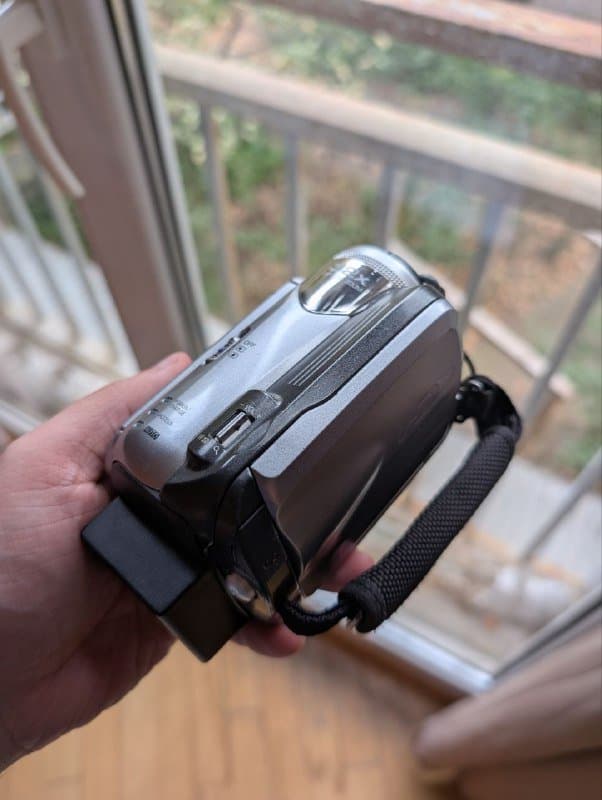 Видеокамера JVC GZ M21E с аккумулятором и флешкой 3