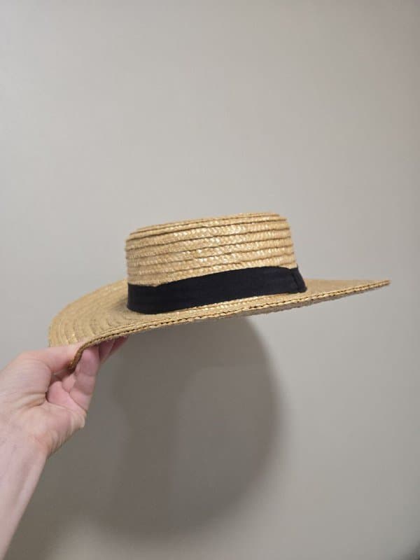 Шляпа соломенная плетеная с черной лентой