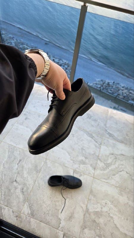 Часы Casio Edifice, кожаные туфли, очки Ray-Ban 9