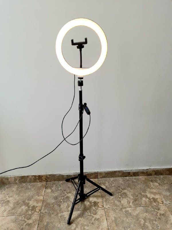 Кольцевая лампа с штативом