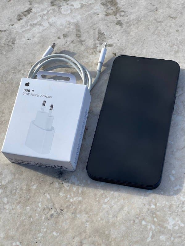 iPhone 13 256GB Midnight, адаптер, кабель 2