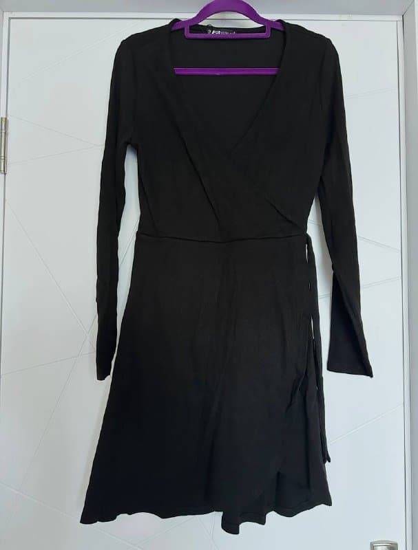 Платья, меховая жилетка, полусапожки, книги 2