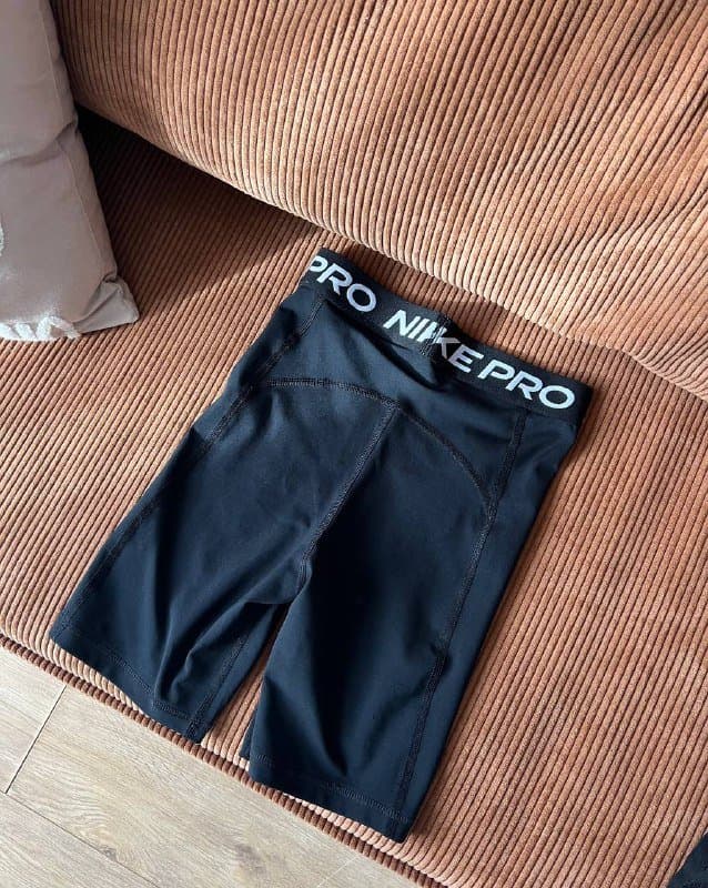 спортивные брюки мужские Guess, велосипедки Nike, футболка vanquish 4