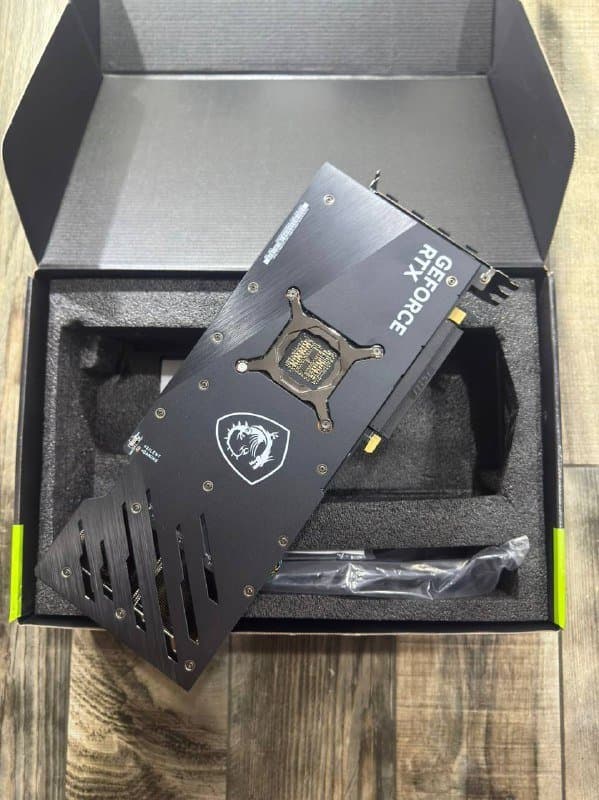 Видеокарта GeForce RTX 4080 SUPER 4