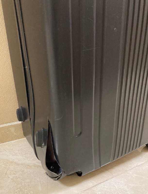 Чёрный Aolard пластиковый чемодан XL, Чёрный President поликарбонат чемодан M, Тёмно-серый Lotto поликарбонат чемодан M 5