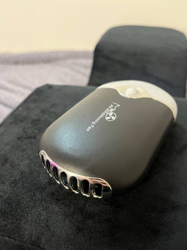 Подушка, фен для сушки ресниц, лэшбокс, пинцеты, гель, палетки и бокс для палеток 2