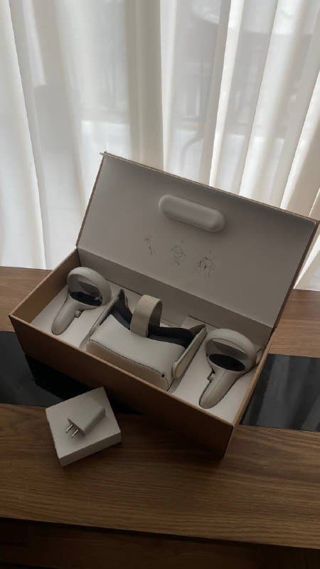 Oculus Meta Quest 2 VR шлем и контроллеры 4