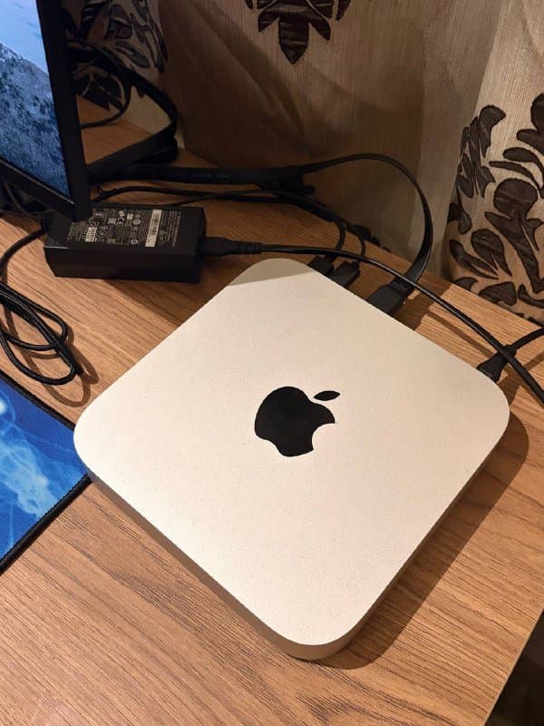 Стол, офисный стул, монитор, мышь, клавиатура, Mac mini M1, коврик 4