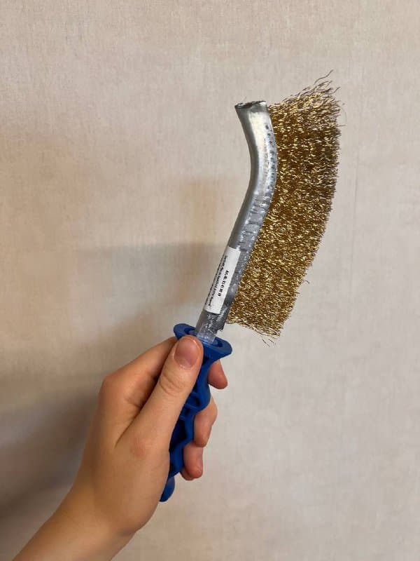 Сифон, малярный валик, ванночка, шпатель, щетка, краска, грунтовка, шурупы, крепления, спрей 5