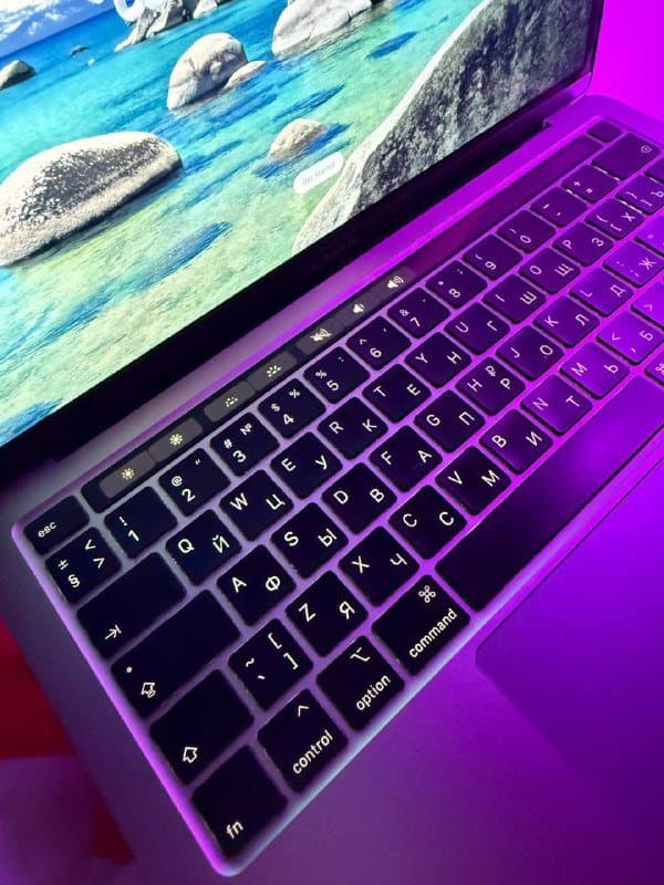 Macbook Pro 13 2020 i5 16GB RAM 4