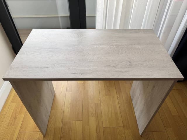 Компьютерный письменный деревянный стол светло-серый