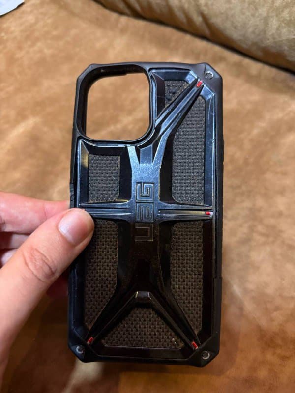 iPhone 13 Pro Max 256 ГБ с чехлами 3